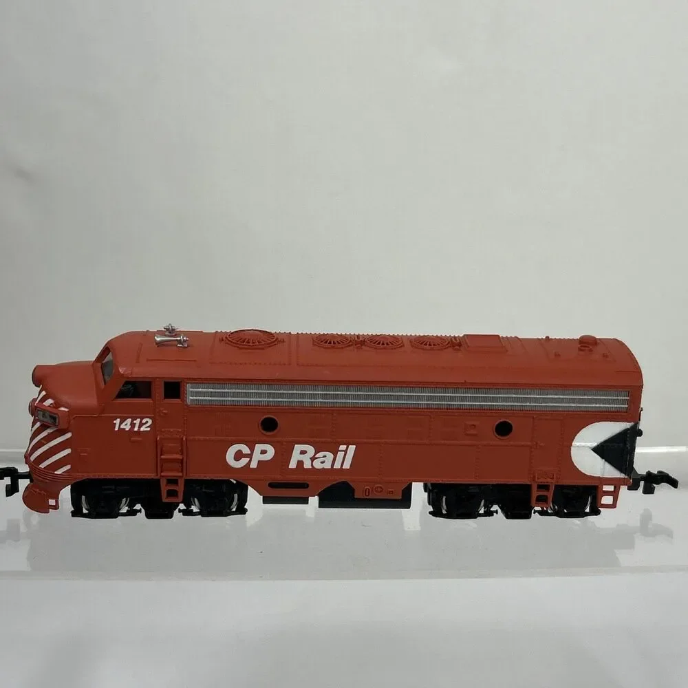 Bachmann HO CP Rail #1412 Diesel Locomotive Train Canadian Pacific Red Untested